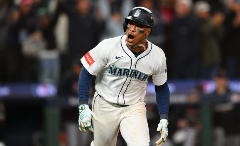  Mariners walk off Tigers in 15-inning marathon, reach ALCS