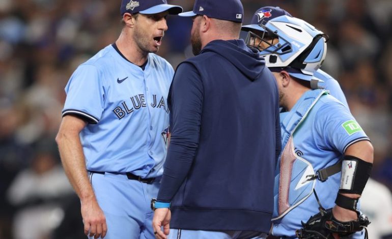  Three-time Cy Young winner returns to LA after disappointing Dodgers