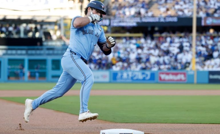  Blue Jays start World Series game with back-to-back home runs