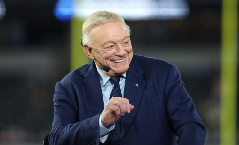 Cowboys’ Jerry Jones takes center stage in NFL trade deadline theater