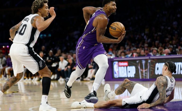  Lakers hold on despite Marcus Smart blunder, Jake LaRavia late foul