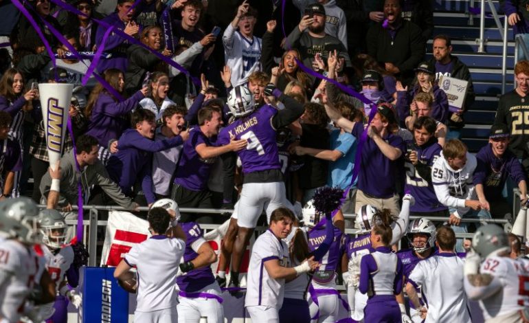  James Madison fans throw snowballs at Troy punter